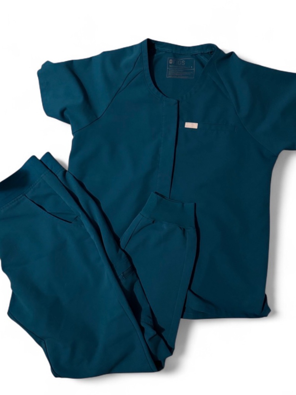 Figs set in “Pacific Blue”